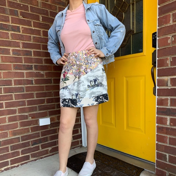 Very adorable mini skirt with floral print !! - Picture 1 of 5